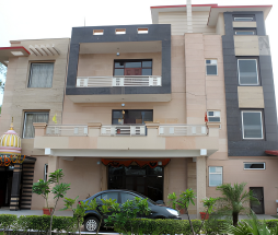 Shri Radha Damodar Dham 